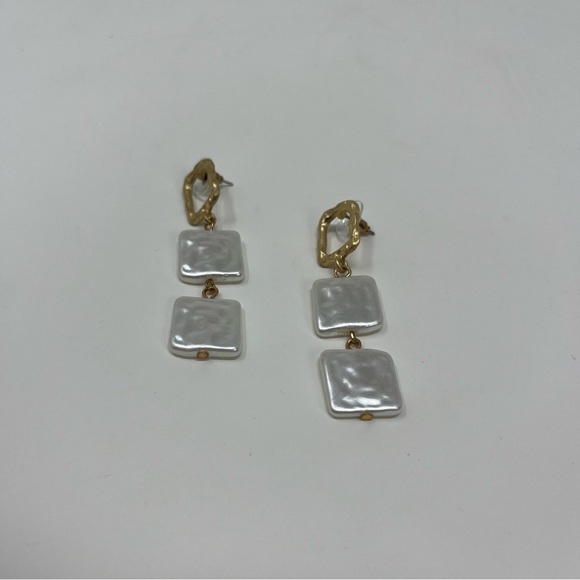 NWOT BRUSHED GOLD PEARL SQUARE DANGLE STATEMENT FASHION EARRINGS - Picture 11 of 16